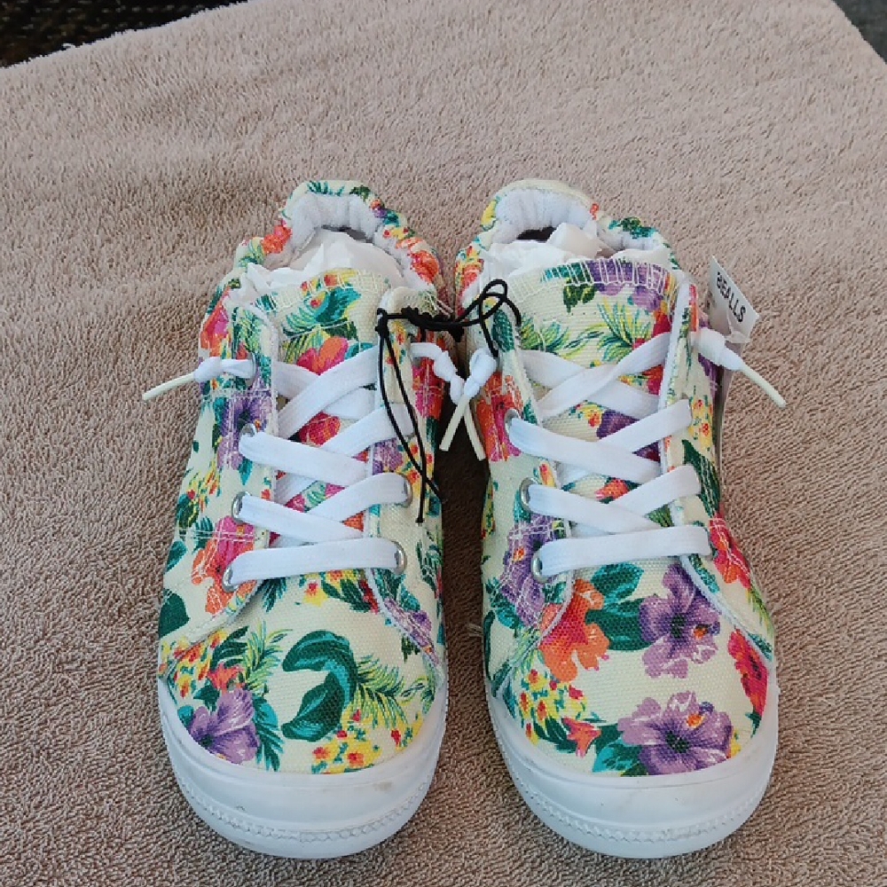Dept222 Womens 7 Floral Sneakers White With Multi Color NWT